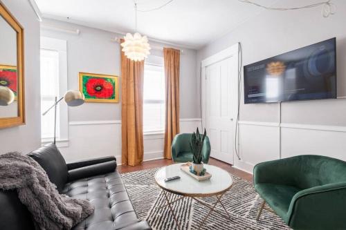Columbus Apartment | Walkable Downtown Columbus Historic Home, FREE Bikes to use