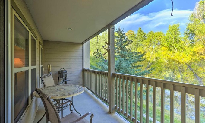 Edwards Apartment | Walkable Dtwn Condo about 5 Miles to Beaver Creek Ski!