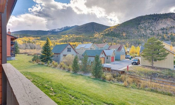 Frisco Condo | Walkable Frisco Condo: Mtn Views & Shared Hot Tub!