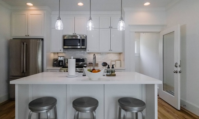 Greater Heights Apartment | Walkable Historic Heights New Garage Apartment