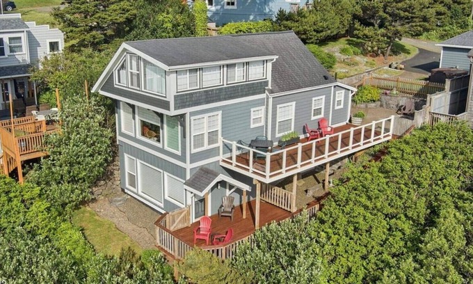 Newport House | Walkable to Beach, Bayfront, Breweries