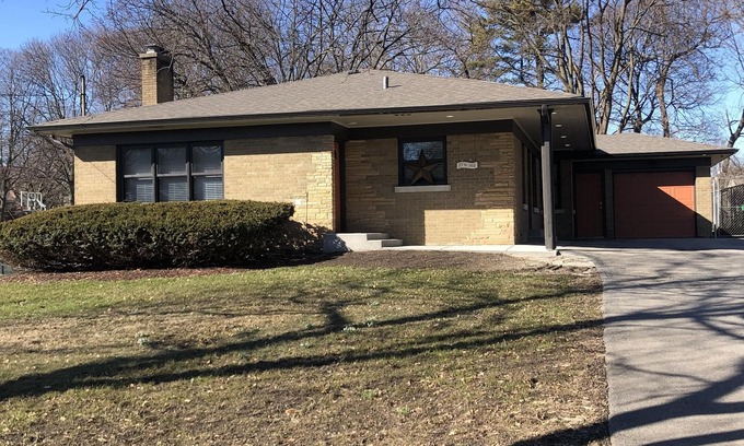 Winfield House | Walking distance to downtown shops, hospital and train station.