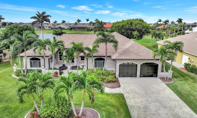 Cape Coral House | Wally's Water View- Golf course home with pool