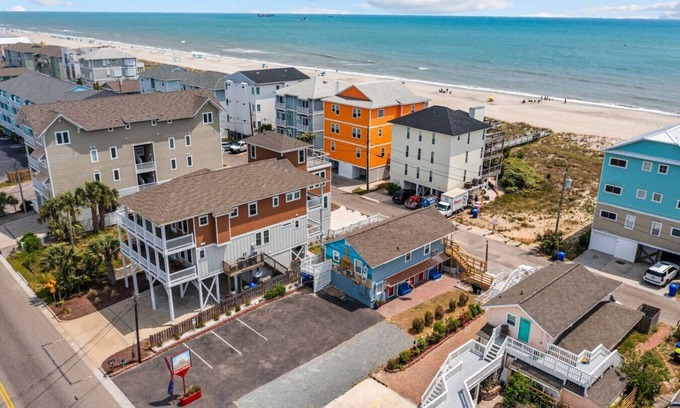 Carolina Beach Condo | "Wanda's suite 2: Downtown and next to the SEA!
