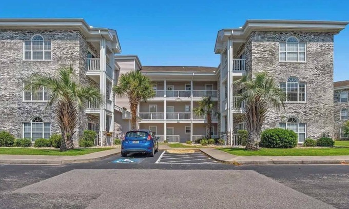 Central Myrtle Beach Apartment | Warm and Cozy 1BR condo at at MyrtleWoods
