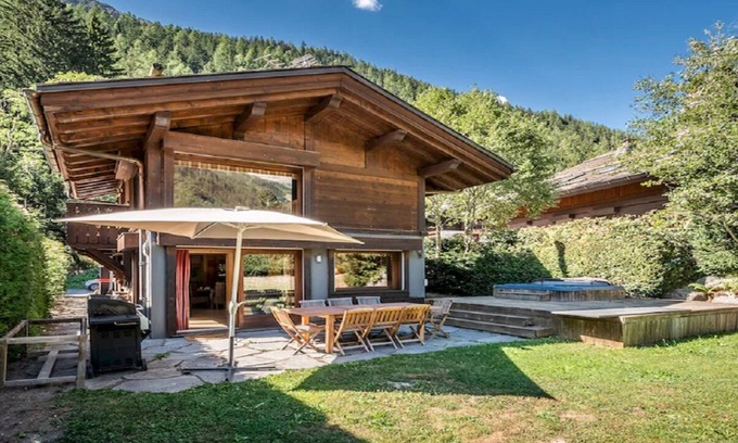 Chamonix-Mont-Blanc Ski Chalet | Warm Chalet With Jacuzzi AND A Beautiful Garder IN THE Village OF Argentiere