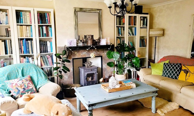 Cheltenham House | Warm & Cosy Home with Parking, Full of Character