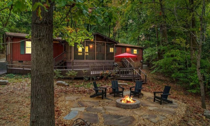 Mayhew Cabin | Warm Days & Cool Knights—Fire Pit—Pool Table—Boat Rental!