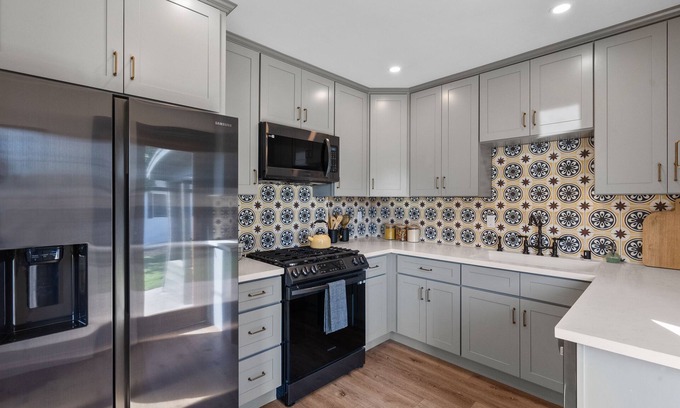 North Hollywood House | Warn Home. Front&Back yard. All Renovated. 5min From Burbank Airport