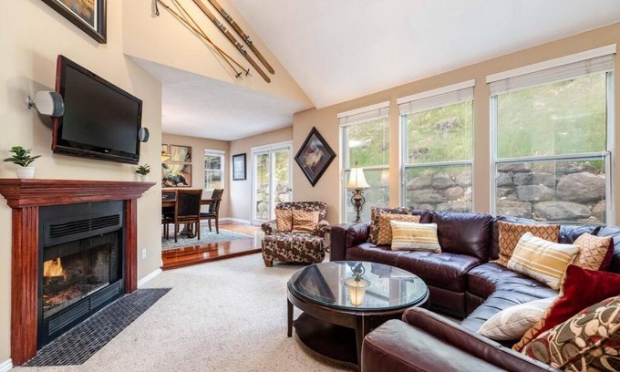 Cottonwood Heights Villa | Wasatch Retreat - Pool Table, Ping Pong, & Arcade!
