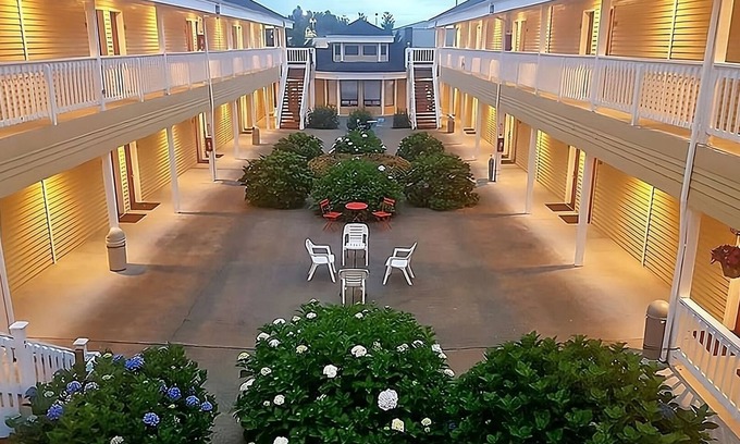 Enumclaw House | Washington Getaway at GuestHouse Enumclaw! Pet-Friendly Property, Free Parking