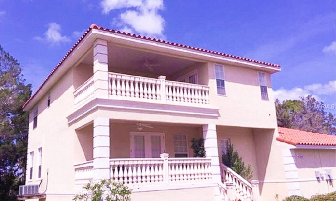 Homosassa House | Water Front Marina - Steps from Pool & Fishing Pier! Slip avail. Kayaks & Bikes!