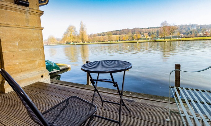 Henley-on-Thames Apartment | Water's Edge