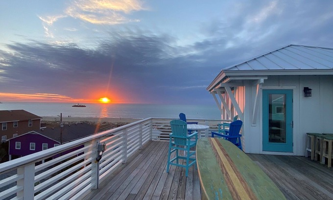 Carolina Beach House | Water's Edge | Ocean View + Private Pool!