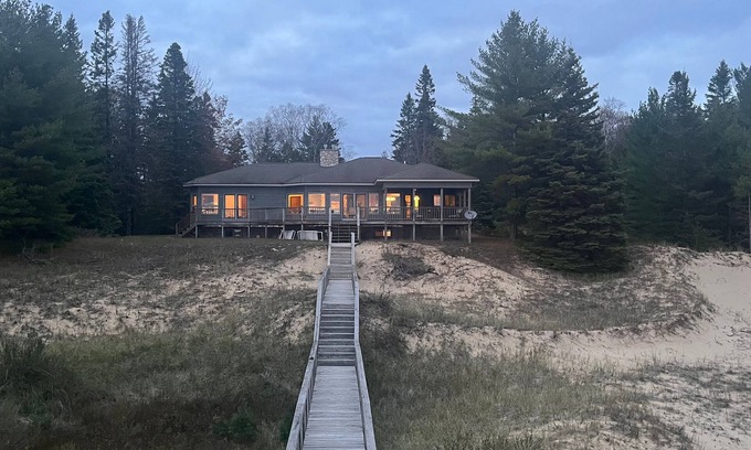 Gulliver House | Water's Edge on Michibay: Crisp Air, Bonfires & Lakeside Views – Your Autumn Escape!