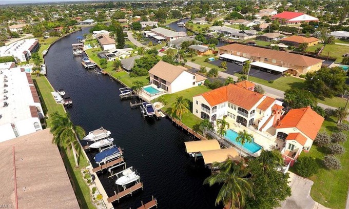 Caloosahatchee House | Water Views & Community Pool - Condo Casa Marbella - Roelens Vacations