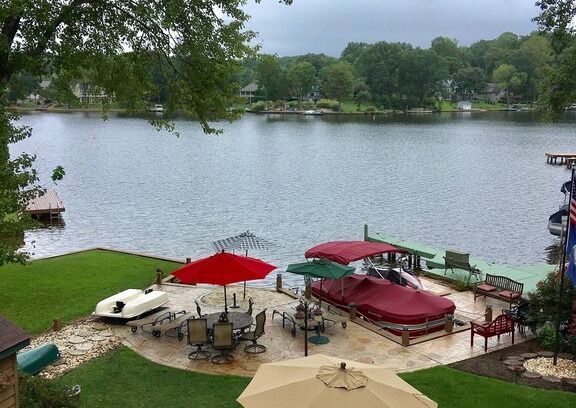 Locust Grove House | Water, Water, Everywhere!! Waterfront home at Lake of the Woods, VA