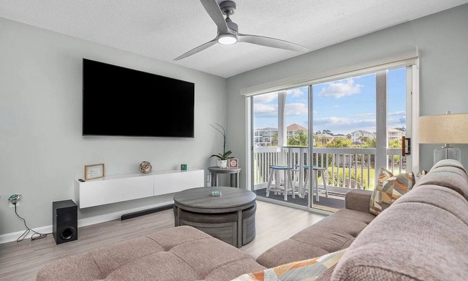 Carolina Yacht Landing Resort | Water Way Oasis 3 Bedroom 2 Bath on The beach