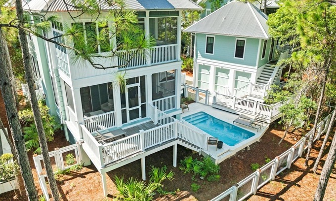 Watercolor House | WaterColor! Carriage House, Pool, LSV, Bikes! Next to Camp WaterColor Waterpark!