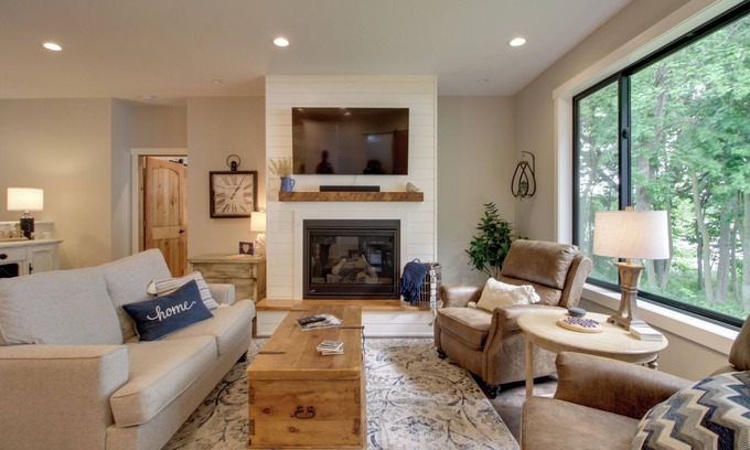 Alexandria House | Watercraft & Dock: Lakefront Retreat in Alexandria