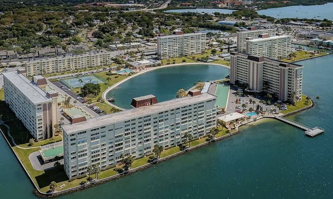 Madeira Beach Condo | Waterfront 2 bed/2 ba in 55+ resort, steps to pool & 1.5 mi to Madeira Beach!