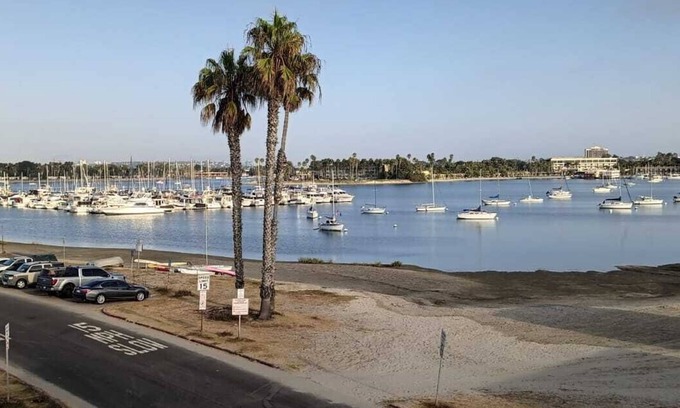 Central Mission Beach Condo | Waterfront 2-bedroom condo in charming Mission Bay, San Diego with WiFi