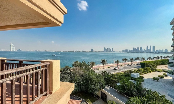 Palm Jumeirah Apartment | Waterfront 2BR Apartment with Sea Views