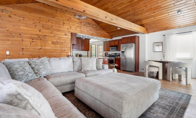 Blossvale House | Waterfront 3-Bedroom Home on Fish Creek