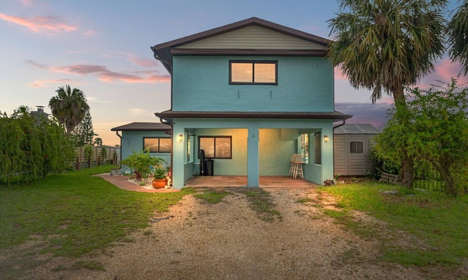 Spring Hill House | Waterfront Bliss in Hernando Beach. Dock, Kayaks & Sunsets
