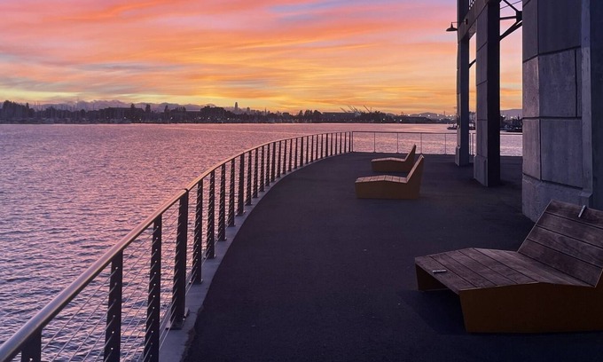 Oakland Apartment | Waterfront Building with Amazing Views