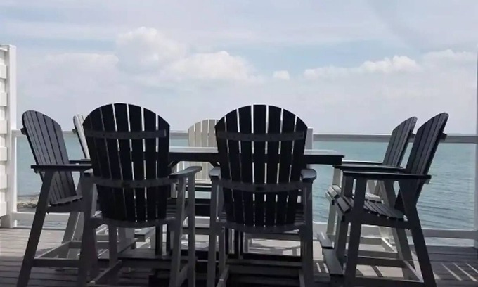 Put-in-Bay Condo | Waterfront Condo 204 Sleeps 12, 3 Baths 4 Bedroomsnn