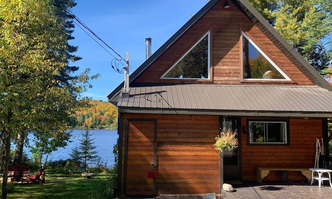 L'Ascension Ski Chalet | Waterfront cottage