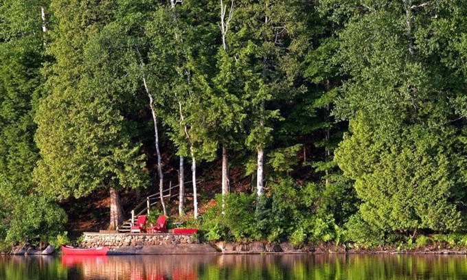 Port Sydney House | Waterfront Cottage, Firepit, BBQ, Dock w/Canoe & Kayaks, Port Sydney 5 min Drive