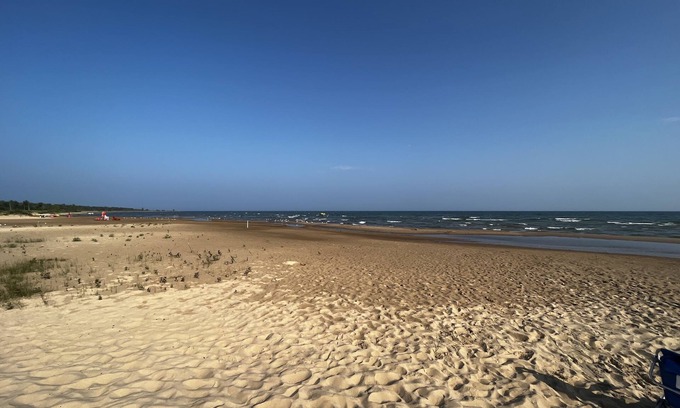 East Tawas Cottage | Waterfront Cottage on sandy, expansive beach