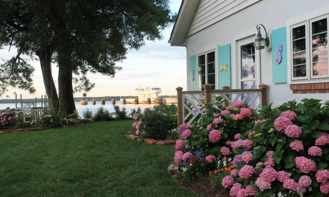 Surry Cottage | Waterfront Cottage With Private Beach & Pier - James River - Williamsburg Area