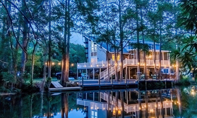 Weeki Wachee Gardens House | Waterfront Escape + Kayaks - Gulf Access & Fun