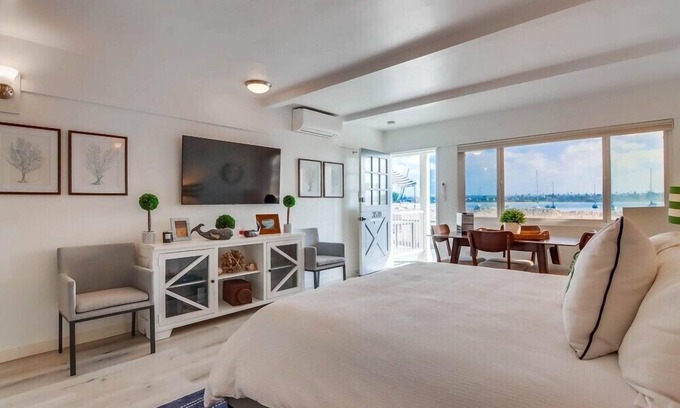 Central Mission Beach Condo | WaterFront * Exclusive View Patio * Ground Level * A/C
