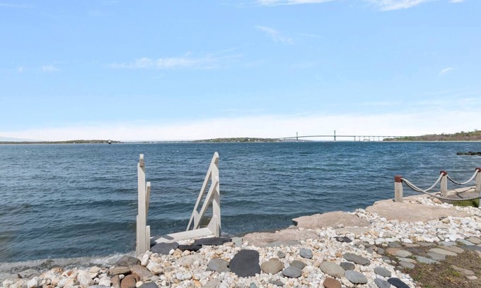 Portsmouth House | Waterfront Family Cottage w/ Private Beach