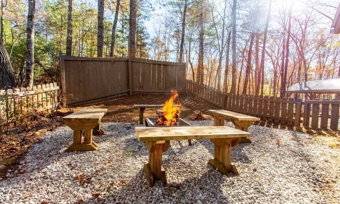 Helen Cabin | Waterfront/Fiber WIFI/Near Helen/Wineries/Sleeps 8