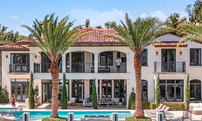 Sunrise Key Villa | Waterfront | Heated Pool | Canal View & Access | Mimosa Key | VlLLAS