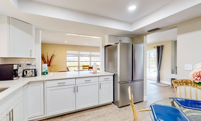 Oakland Hills House | Waterfront home with enclosed pool, grill, alfresco dining, smart TVs, AC, & W/D