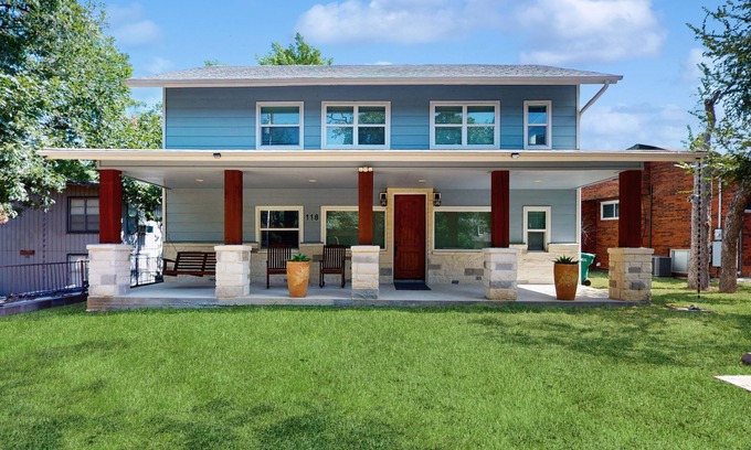 Granite Shoals House | Waterfront house on Lake LBJ with full kitchen, patio, pool table & dog-friendly