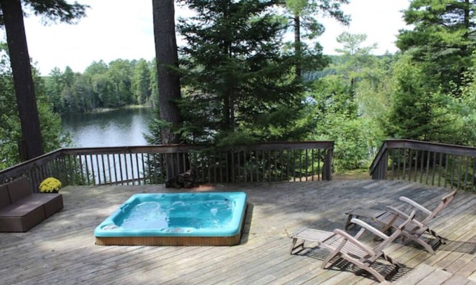 Trent Lakes House | Waterfront Kawartha Highlands Luxury Cottage