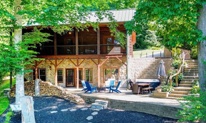 Lake Norman of Catawba Cabin | Waterfront Log Cabin w/Hot Tub, Kayaks, Firepit, King Beds, & Pets OK