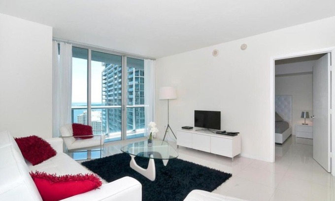Downtown Miami Apartment | Waterfront Luxury 1 Bedroom IconBrickell with View