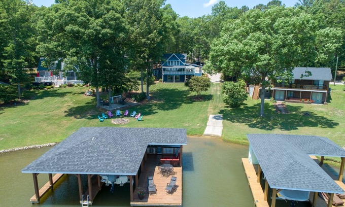 Littleton House | WATERFRONT, ONSITE PRIVATE BOAT RAMP, ZERO ENTRY TO WATER IN QUIET SPACIOUS COVE
