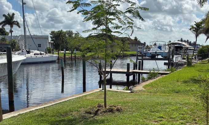 Charlotte Park House | Waterfront Paradise w/Tiki Hut and just Minutes from Riviera Restaurant