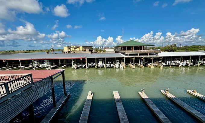 Port O Connor House | WATERFRONT Pirate's Cove # 2 shared pool