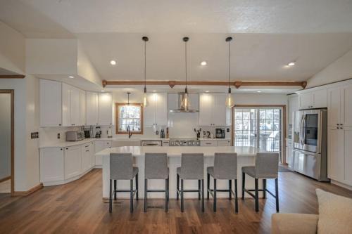 Friendsville House | Waterfront Pool Hottub Deep Creek Lake Wisp