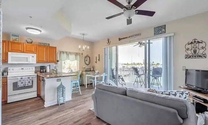 Madeira Beach House | Waterfront quiet condo w Pool by Madeira Beach